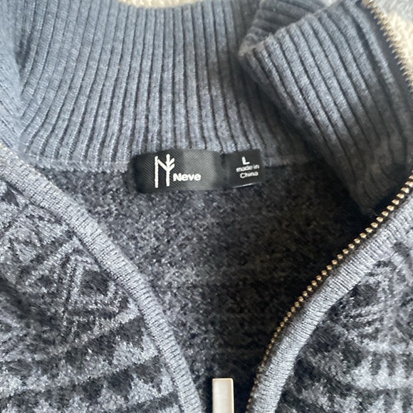 Ladies, small or kids large Aztec quarter zip - Picture 3 of 3